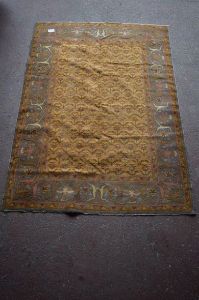 null Carpet at Sedan point (FRANCE), circa 1950.

Dimensions: 210 x 147 cm

Technical...