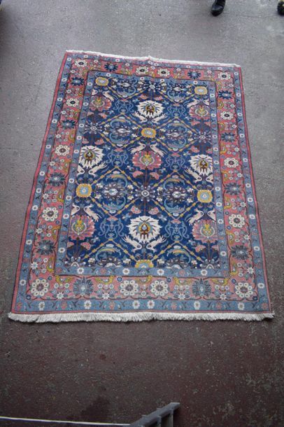null Veramine carpet (Tehran region, IRAN), circa 1980.

Dimensions. 202 x 150 cm

Technical...
