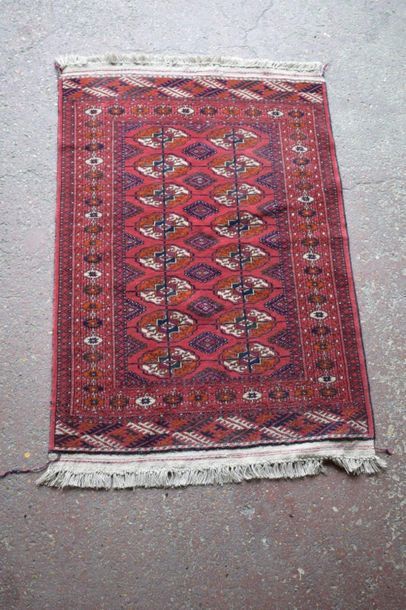 null Tekke Bukhara Carpet (RUSSIA), circa 1975.

Dimensions: 121 x 87 cm.

Technical...