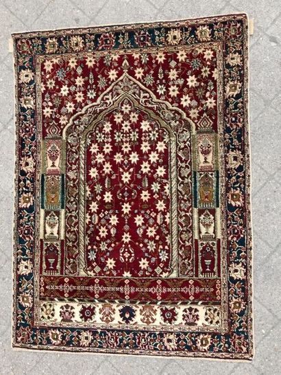 null Agra en laine (INDE), fin XIXe siècle,

Tapis de prière

Bon état, très belle...