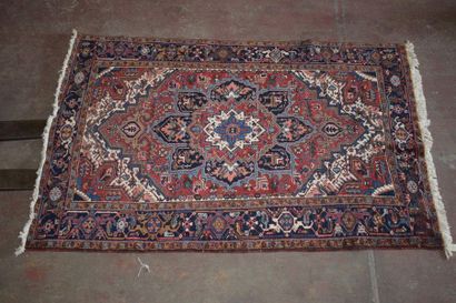 null Large carpet Heriz Yoravan (IRAN), circa 1975.

Dimensions: 250 x 184 cm

Technical...