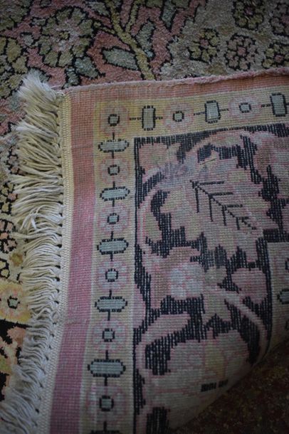 null Silk Kashmir ( India ) circa 1975

Dimensions. 284 x 170 cm

Technical specifications....