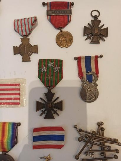 null Bel ensemble de onze médailles militaires dont Première Guerre Mondiale ( WW1...