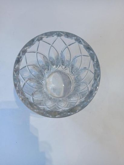 null BACCARAT crystal vase, signed.



Ht. : 17 cm - Diam. : 15.90 cm