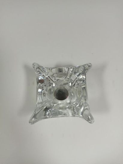 null DAUM

Small crystal candlestick with square section, signed à la pointe Daum...
