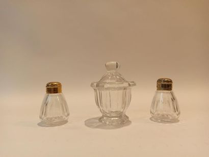 null BACCARAT

Crystal set: a salt, pepper and mustard maker (without spoon), signed...