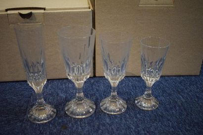 null BACCARAT 48 pieces in cut crystal, model Assas :

12 champagne flutes (Ht. :...