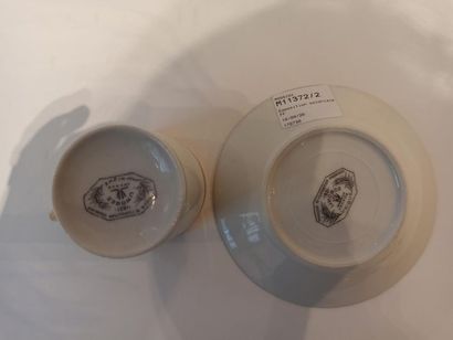 null Exposition coloniale - Paris 1931. 

Tasse litron et sa soucoupe en porcelaine...