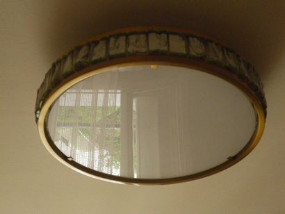 null PERZEL Jean (1892-1986)

Circular ceiling light model 2058 B

Metallic structure...
