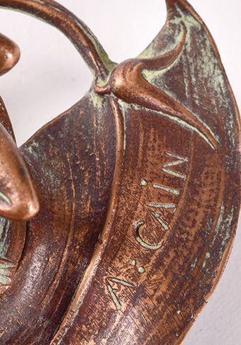 null Auguste CAIN (1821-1894)

Porte-plumes en bronze doré patiné à décor d’une petite...