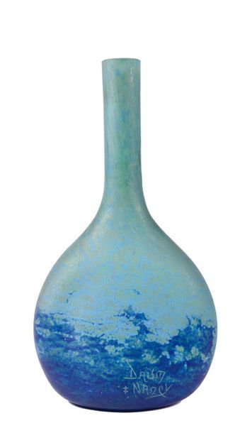 null DAUM

Large vase with tubular neck on flattened swollen base. Proof in blue...