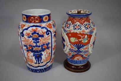 null JAPAN.

 Porcelain vase with Imari decoration in blue underglaze, iron red and...