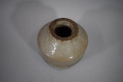 null JAPON, dans le style des productions de la période Edo des fours de Karatsu

Vase...