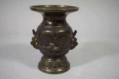 null JAPAN, Meiji Period

Bronze set composed of two small vases and a perfume burner,...