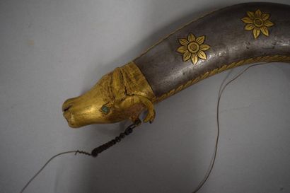 null Indo-Persian set:

Including a dagger and a powder flask.

Iron work with gold...