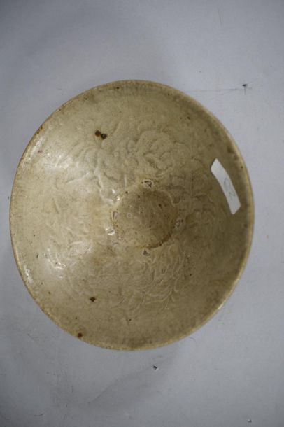 null VIETNAM, Dynastie des Ly- Tran, XII- XIIIème siècle

Bol en grès porcelaineux...