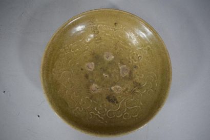 null VIETNAM, 12th-13th century

Celadon glazed stoneware bowl, cracked, with moulded...