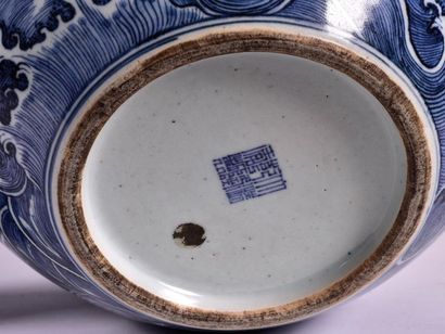 null CHINE, Fin XIXème debut XXème siècle

Vase tianqiuping en porcelaine a decor...