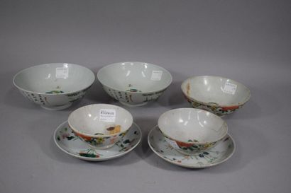 null CHINA, 20th century

Set of two cups and cups and three bowls.

Various sizes,...
