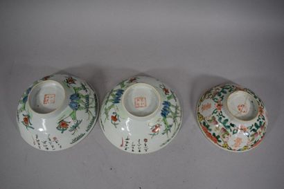 null CHINA, 20th century

Set of two cups and cups and three bowls.

Various sizes,...