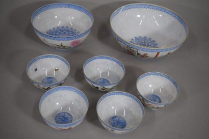 null CHINA, 20th century

Set of seven porcelain bowls with polychrome enamelled...