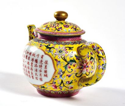 null CHINA, 20th century

Teapot in fencai enamels and gold highlights decorated...