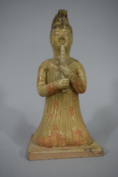 null CHINA

Glazed stoneware flute player, TANG style. 

Restoration of the right...