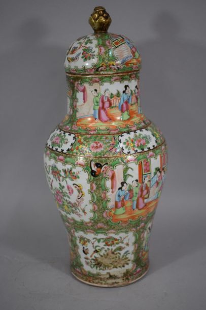 null CHINA Canton, Late 19th century

Baluster vase and polychrome enameled porcelain...