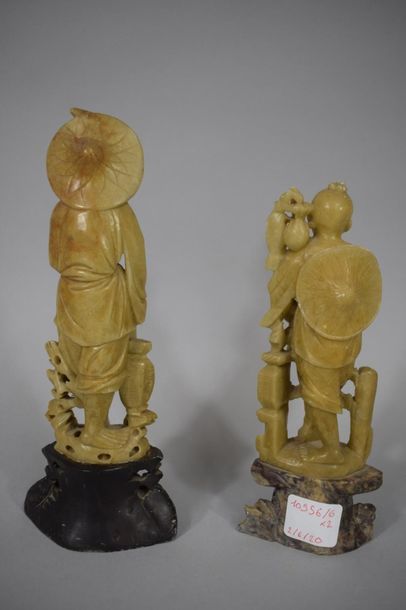 null CHINE, Vers 1900

Deux statuettes en stéatite sculptée repreéentant des pècheurs,

H....