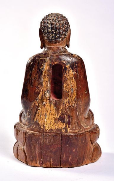 null CHINA, MING Era (1368 - 1644)

Wooden Buddha statue with traces of gold lacquer,...