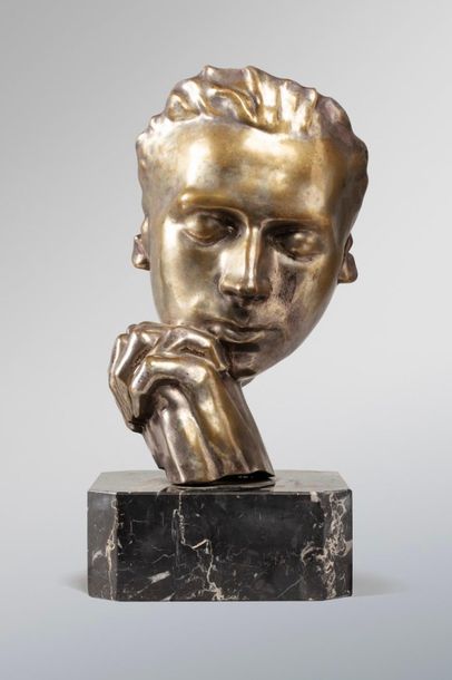 null BOURGOUIN Eugène, 1880-1924

Le poète

tête en bronze à patine argentée sur...
