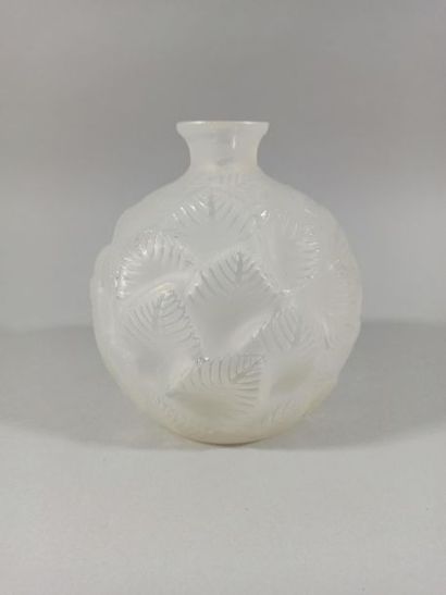 René LALIQUE (1860-1945) 

Vase « Ormeaux...
