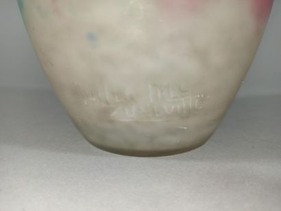 null MULLER BROTHERS

Shouldered ovoid vase and conical neck. Proof in bluish, pink...