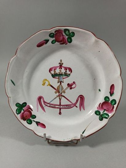XVIIIth CENTURY MOONVILLE 
Plate with decoration...