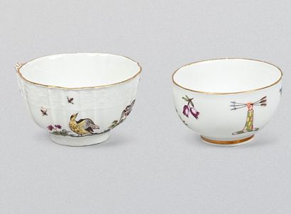 null MEISSEN 18th CENTURY 

Two porcelain cups decorated with birds (one with a shiny...