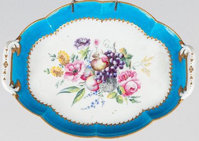 null VINCENNES, IN THE TASTE OF, LATE 19th CENTURY 

Tray with handles in soft porcelain...
