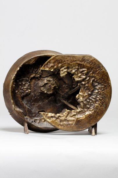 null LIBERAKI Aglaé, 1923-2014

Astres, 1963

bronze with a nuanced brown patina,...