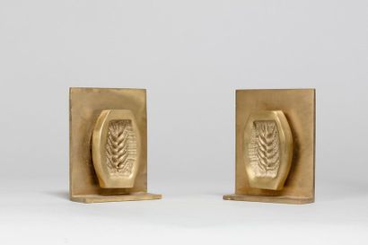 null LIBERAKI Aglaé, 1923-2014

Épis

deux sculptures en bronze à patine dorée, EA...
