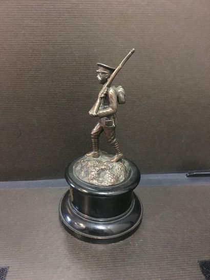 null Soldat en bronze, Haut.: 16 cm, socle en bois