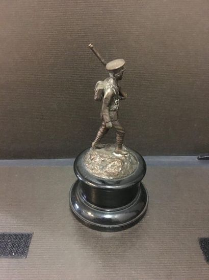 null Soldat en bronze, Haut.: 16 cm, socle en bois
