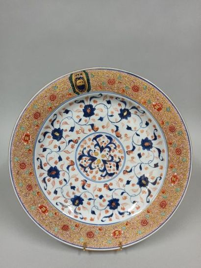 null Imari porcelain dish for the Compagnie des Indes.

China, late 18th century.

Diameter...