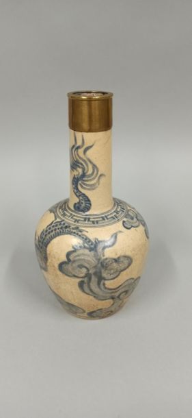 null Stoneware vase with beige background and dragon blue decoration.

Metal collar...