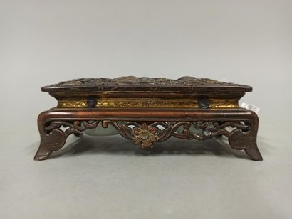 null Rectangular quadripod inkwell in patinated and gilded ruler, the openwork lid...