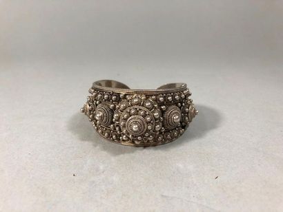 null Cuff bracelet in silver (925) with filigree and granulated decoration.

South...