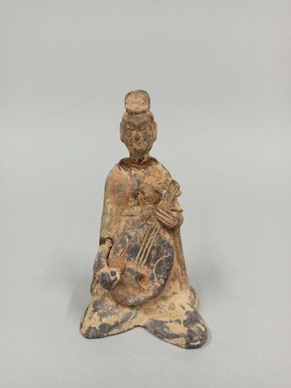 null CHINA - 20th century 

Terracotta musician in the taste of the Han.

H : 