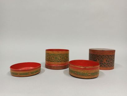 null Thailand - XIX-XXth century

Two circular lacquer boxes with engraved decoration...