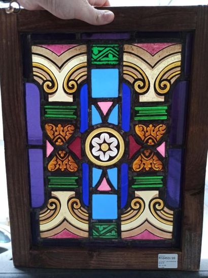 null Stained glass mounted on a softwood frame, from Clermont-L'Hérault.



Size...