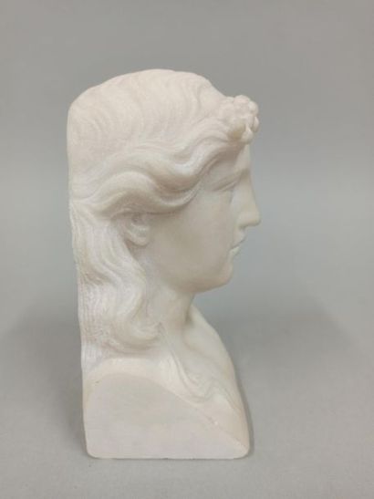 null SANTELLI Italo, 20th century

Head of a woman crowned with flowers

white marble...