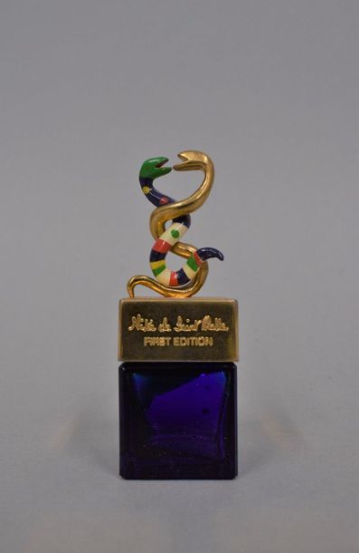 null DE SAINT-PHALLE Niki, 1930-2002,
Bottle with two snakes, 1982
Blue glass perfume...