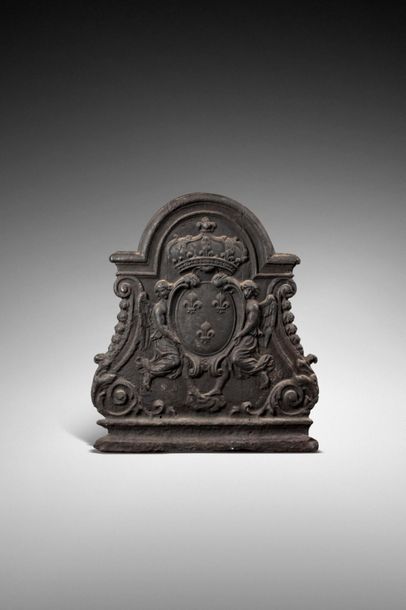 null Cast iron fireback, upper part with

rests, decoration of the coat of arms of...
